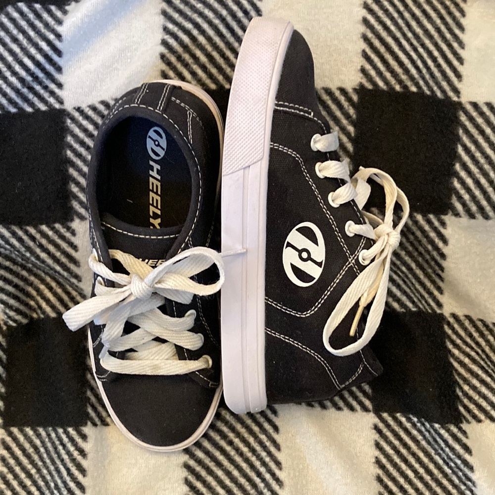 Heelys black size 3 (kids)
